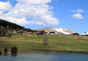 La chaine des Aravis à La Clusaz